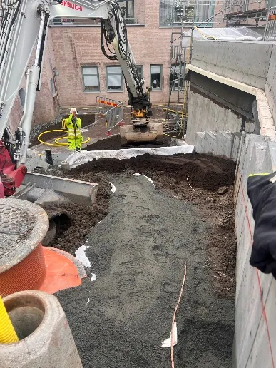 Skyddsrumsbesiktning, schaktning och betongarbeten i innergård